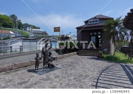 枕崎駅前の像 138946945
