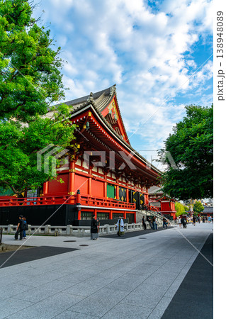 【東京都】風格を感じる横から見た浅草寺の本堂 【東京都】風格を感じる横から見た浅草寺の本堂 138948089