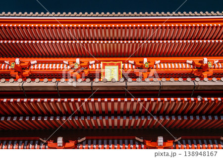 【東京都】ライトアップされた夜の浅草寺 【東京都】ライトアップされた夜の浅草寺 138948167