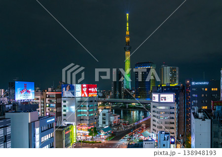 【東京都】浅草から見える夜の東京スカイツリー 138948193
