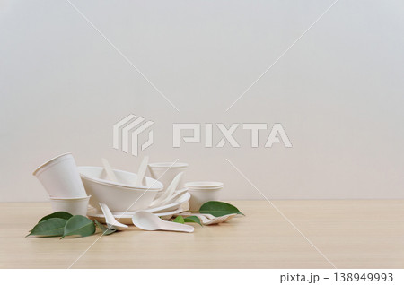 Biodegradable tableware with green leaves 138949993