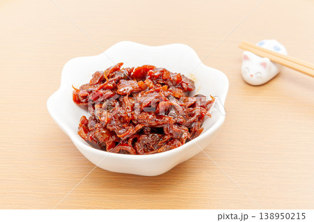 アサリの佃煮【木目背景】 138950215