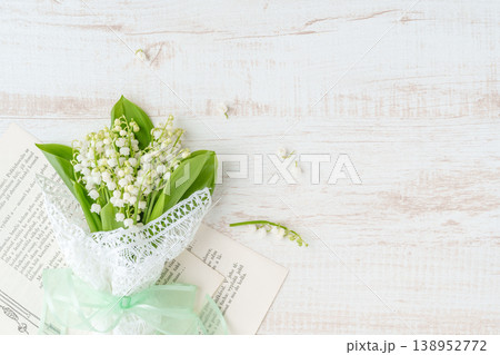 すずらんと白いレースの花束 すずらんと白いレースの花束 138952772