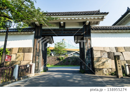 Building view of the Tayasu-mon in Chiyoda, Tokyo, Japan, located on the northern edge of the former Edo Castle, and is one of the entrances to Kitanomaru Park. 138955274