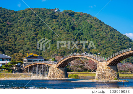 【日本100名城】晩秋の錦帯橋と岩国城2　山口県岩国市 138956088