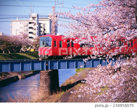名鉄 赤い電車と桜 ノスタルジー 名鉄 赤い電車と桜 ノスタルジー 138958070