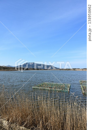 春の佐潟公園と広がる湖の景色(新潟県新潟市西区) 春の佐潟公園と広がる湖の景色(新潟県新潟市西区) 138958662