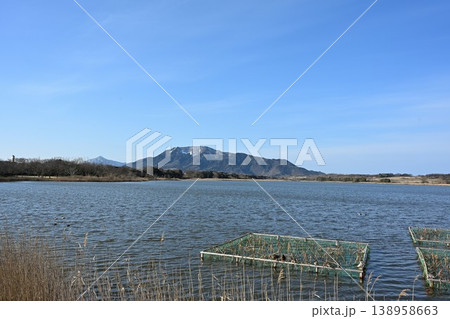 春の佐潟公園と広がる湖の景色(新潟県新潟市西区) 春の佐潟公園と広がる湖の景色(新潟県新潟市西区) 138958663