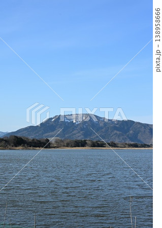 春の佐潟公園と広がる湖の景色(新潟県新潟市西区) 春の佐潟公園と広がる湖の景色(新潟県新潟市西区) 138958666