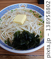 バターのせ味噌ラーメン もやしわかめ 北海道風 138958802