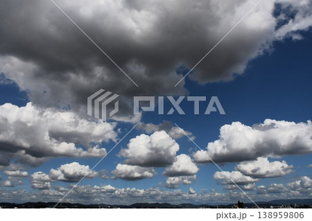 青空に浮かぶ雲(積雲) 青空に浮かぶ雲(積雲) 138959806