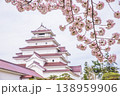 鶴ヶ城（若松城）と満開の桜　日本さくら名所100選　日本100名城 138959906