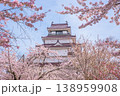 鶴ヶ城（若松城）と満開の桜　日本さくら名所100選　日本100名城 138959908