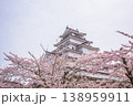 鶴ヶ城（若松城）と満開の桜　日本さくら名所100選　日本100名城 138959911