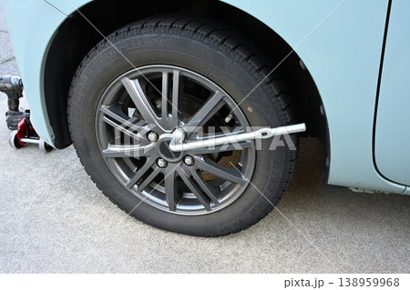 自家用車のタイヤ交換と工具 自家用車のタイヤ交換と工具 138959968