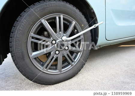自家用車のタイヤ交換と工具 自家用車のタイヤ交換と工具 138959969