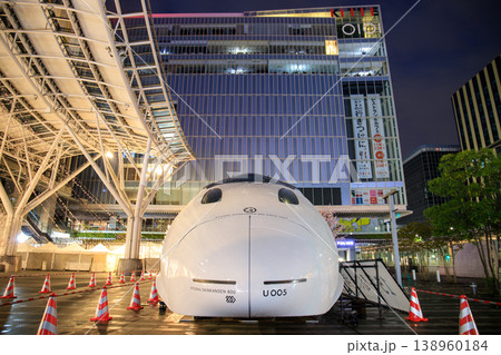 博多駅に展示された新幹線800系電車（｢つばめの大冒険｣） 138960184