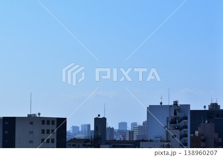黄砂が飛来した都心風景 138960207
