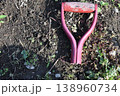 折れたスコップの柄 138960734