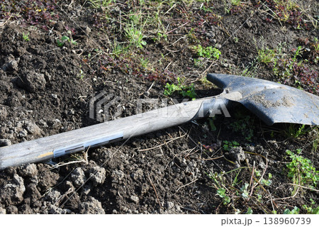 折れたスコップ 138960739
