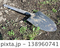 折れたスコップ 138960741