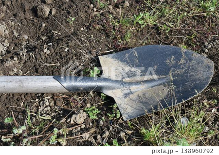 折れたスコップ 138960792
