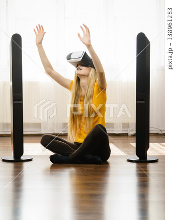 Girl wearing virtual reality goggles at home 138961283