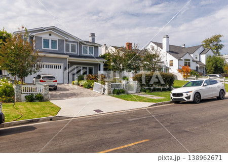 Modern suburban houses with cars in quiet residential street 138962671