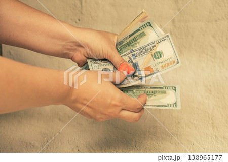 Money is in women's hands. The girl counts the money. Money is in women's hands. The girl counts the money. 138965177