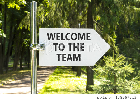 Support, help welcome to the team symbol. Concept words Welcome to the team on beautiful white road sign. Beautiful green garden background. Business welcome to the team concept. Copy space. 138967313