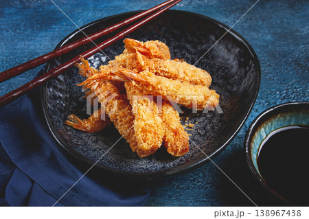 shrimp in tempura, deep fried, on a black plate, with soy sauce, close-up, top view, no people, 138967438