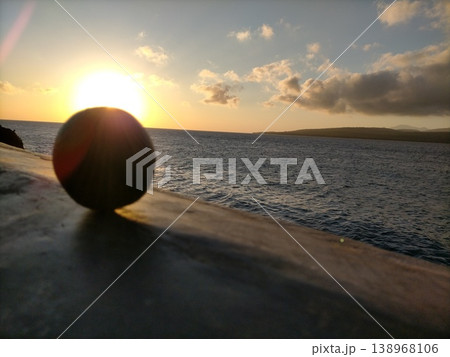 Coral ocean sunset Coral ocean sunset 138968106