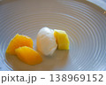 フレッシュフルーツとソルベのデザート 138969152