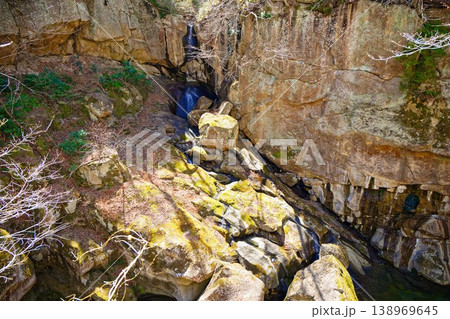 名取川の渓流と岩肌　磊々峡　秋保温泉 138969645
