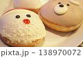 クリスマスや子供のお祝いにぴったりの可愛いキャラクタードーナツ 138970072