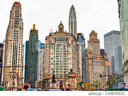 Historic buildings in Downtown Chicago, USA 138970322