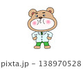 正面を向いてほっぺを膨らますくまの男の子 138970528