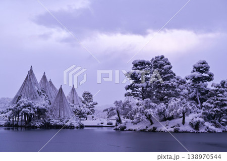 雪景色が美しい兼六園 雪景色が美しい兼六園 138970544
