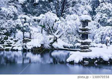 雪景色が美しい兼六園 雪景色が美しい兼六園 138970558