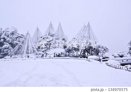 雪景色が美しい兼六園 雪景色が美しい兼六園 138970575