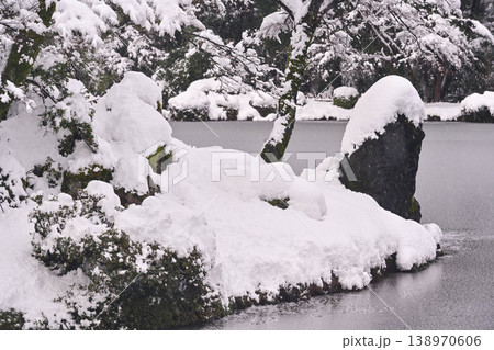 雪景色が美しい兼六園 雪景色が美しい兼六園 138970606