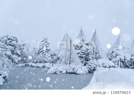 雪景色が美しい兼六園 雪景色が美しい兼六園 138970623
