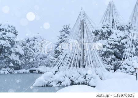 雪景色が美しい兼六園 雪景色が美しい兼六園 138970625