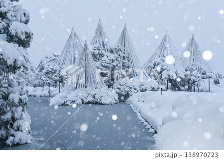 雪景色が美しい兼六園 雪景色が美しい兼六園 138970723