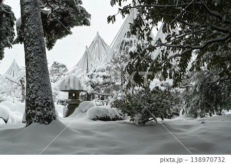 雪景色が美しい兼六園 雪景色が美しい兼六園 138970732