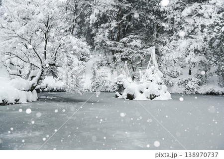 雪景色が美しい兼六園 雪景色が美しい兼六園 138970737