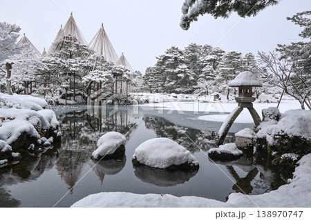 雪景色が美しい兼六園 雪景色が美しい兼六園 138970747