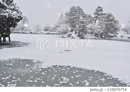 雪景色が美しい兼六園 雪景色が美しい兼六園 138970754