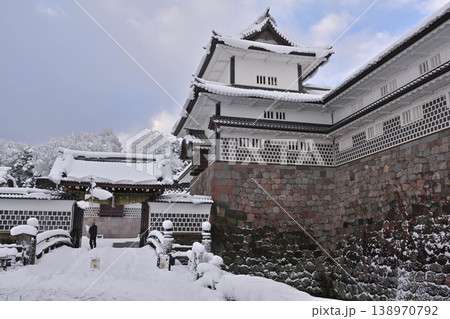 雪景色が美しい金沢城公園 雪景色が美しい金沢城公園 138970792
