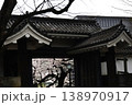 【東京・千鳥ヶ淵】　桜が満開 　皇居　田安門 138970917